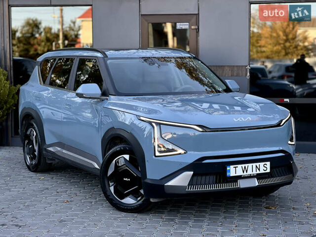Синий Киа EV5, объемом двигателя 0 л и пробегом 19 тыс. км за 28500 $, фото 2 на Automoto.ua