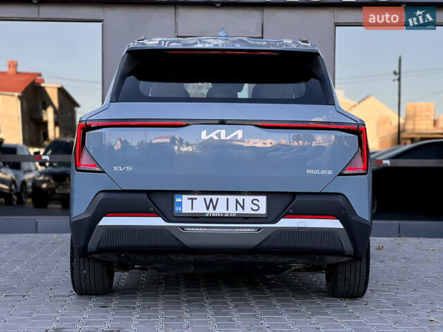 Синий Киа EV5, объемом двигателя 0 л и пробегом 19 тыс. км за 28500 $, фото 4 на Automoto.ua