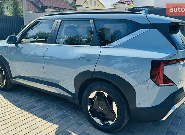 Синий Киа EV5, объемом двигателя 0 л и пробегом 19 тыс. км за 27500 $, фото 3 на Automoto.ua