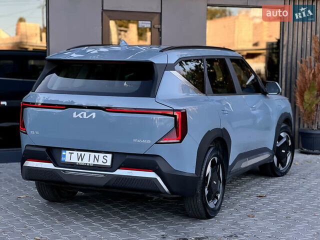 Синий Киа EV5, объемом двигателя 0 л и пробегом 19 тыс. км за 28500 $, фото 3 на Automoto.ua