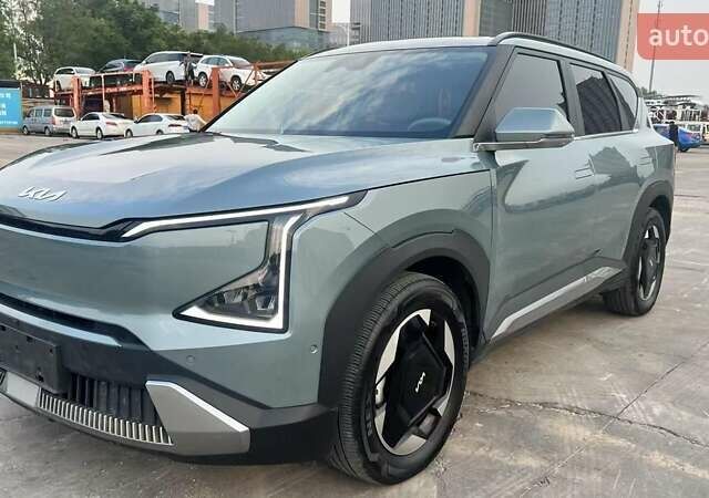 Зеленый Киа EV5, объемом двигателя 0 л и пробегом 17 тыс. км за 25500 $, фото 7 на Automoto.ua