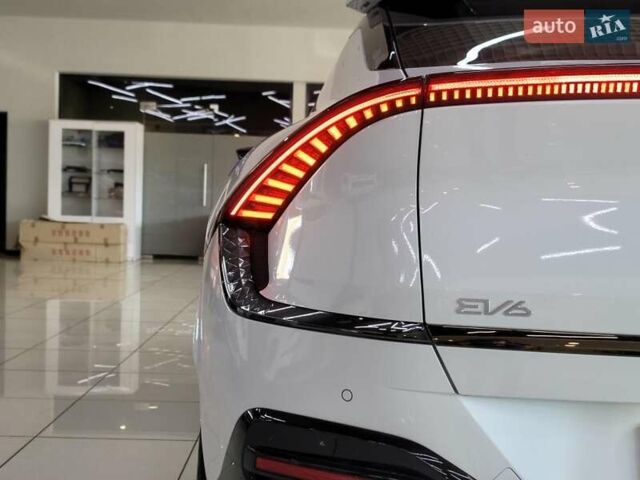 Белый Киа EV6, объемом двигателя 0 л и пробегом 2 тыс. км за 45500 $, фото 7 на Automoto.ua