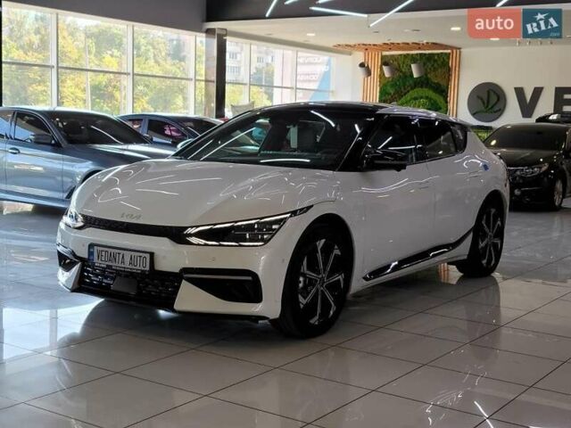 Белый Киа EV6, объемом двигателя 0 л и пробегом 2 тыс. км за 45500 $, фото 2 на Automoto.ua