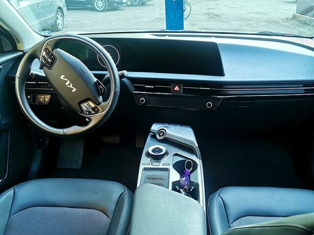 Білий Кіа EV6, об'ємом двигуна 0 л та пробігом 27 тис. км за 25000 $, фото 5 на Automoto.ua