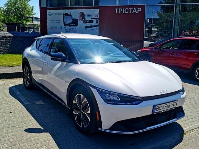 Білий Кіа EV6, об'ємом двигуна 0 л та пробігом 27 тис. км за 25000 $, фото 4 на Automoto.ua