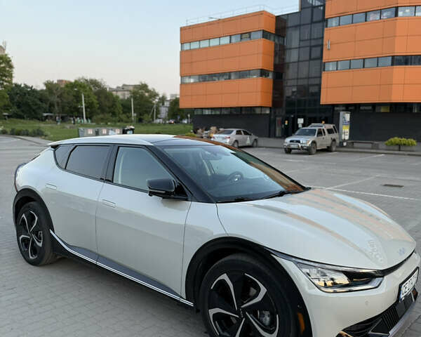 Белый Киа EV6, объемом двигателя 0 л и пробегом 56 тыс. км за 27000 $, фото 53 на Automoto.ua