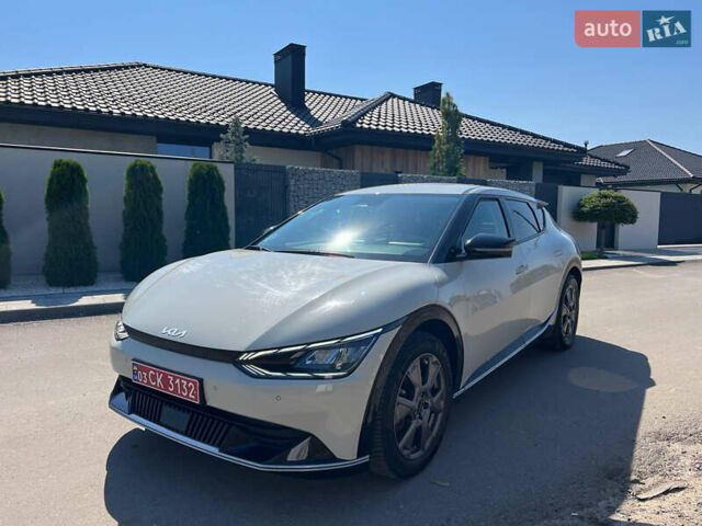 Белый Киа EV6, объемом двигателя 0 л и пробегом 55 тыс. км за 26900 $, фото 79 на Automoto.ua