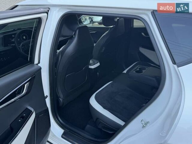 Белый Киа EV6, объемом двигателя 0 л и пробегом 160 тыс. км за 23900 $, фото 24 на Automoto.ua