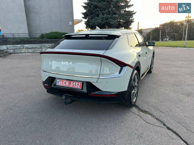 Белый Киа EV6, объемом двигателя 0 л и пробегом 55 тыс. км за 26900 $, фото 12 на Automoto.ua