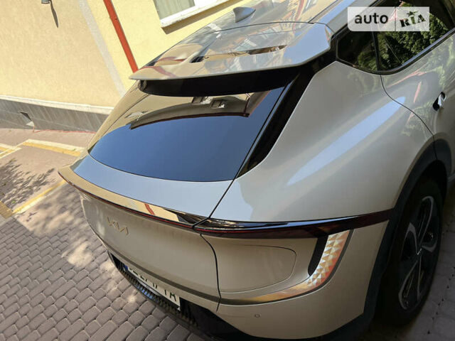 Белый Киа EV6, объемом двигателя 0 л и пробегом 56 тыс. км за 27000 $, фото 29 на Automoto.ua