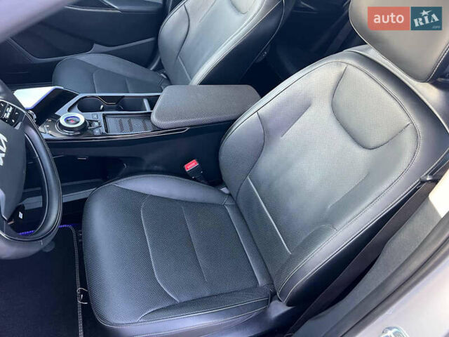Белый Киа EV6, объемом двигателя 0 л и пробегом 55 тыс. км за 26900 $, фото 32 на Automoto.ua