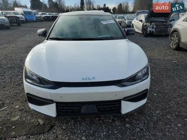 Белый Киа EV6, объемом двигателя 0 л и пробегом 50 тыс. км за 11000 $, фото 4 на Automoto.ua