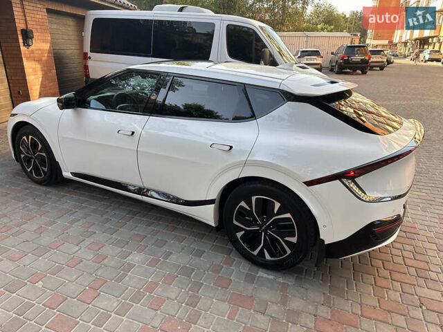 Белый Киа EV6, объемом двигателя 0 л и пробегом 23 тыс. км за 29000 $, фото 2 на Automoto.ua