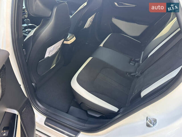 Белый Киа EV6, объемом двигателя 0 л и пробегом 23 тыс. км за 29000 $, фото 18 на Automoto.ua
