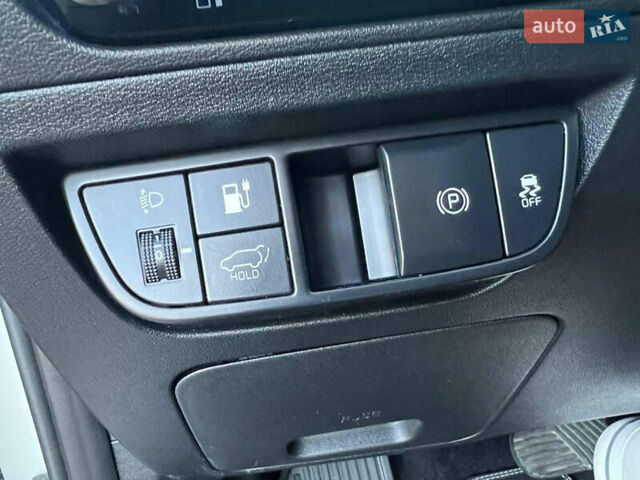 Белый Киа EV6, объемом двигателя 0 л и пробегом 55 тыс. км за 26900 $, фото 33 на Automoto.ua