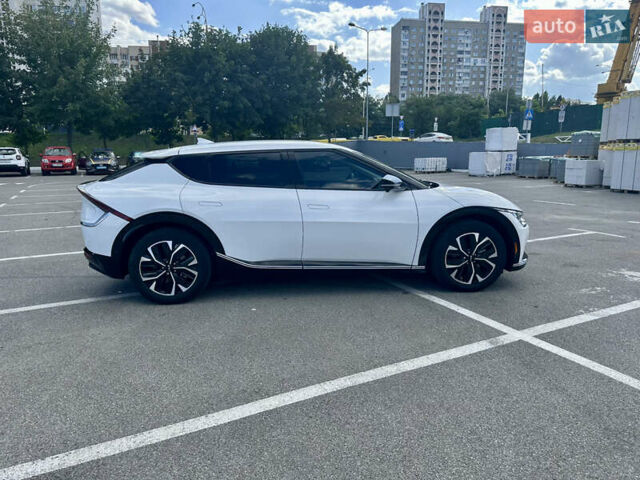 Белый Киа EV6, объемом двигателя 0 л и пробегом 59 тыс. км за 28000 $, фото 1 на Automoto.ua