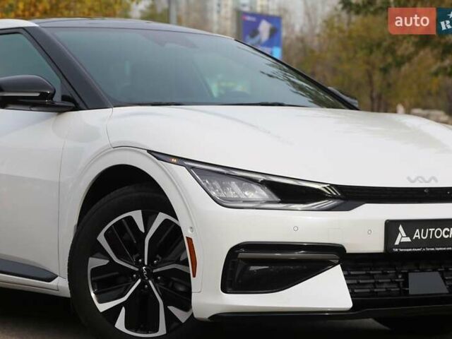Белый Киа EV6, объемом двигателя 0 л и пробегом 29 тыс. км за 31900 $, фото 3 на Automoto.ua