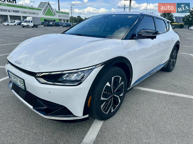 Белый Киа EV6, объемом двигателя 0 л и пробегом 59 тыс. км за 28000 $, фото 9 на Automoto.ua