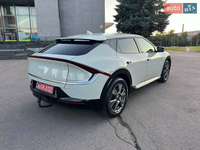 Белый Киа EV6, объемом двигателя 0 л и пробегом 55 тыс. км за 26900 $, фото 4 на Automoto.ua
