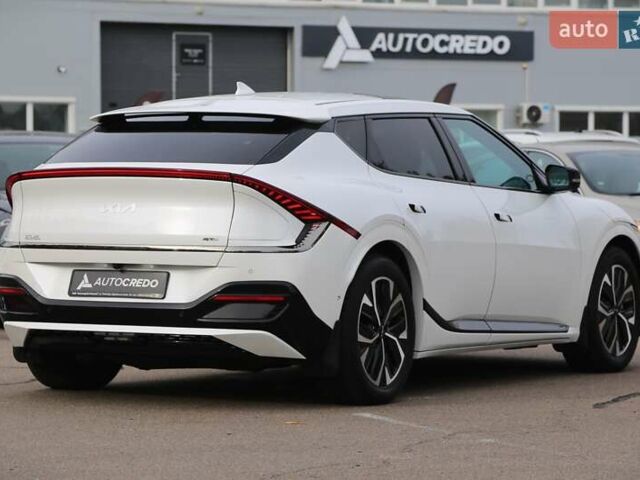Белый Киа EV6, объемом двигателя 0 л и пробегом 29 тыс. км за 31900 $, фото 6 на Automoto.ua