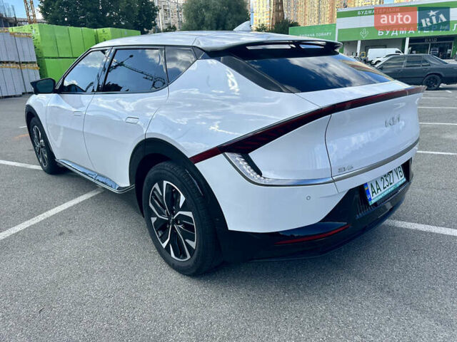 Белый Киа EV6, объемом двигателя 0 л и пробегом 59 тыс. км за 28000 $, фото 12 на Automoto.ua