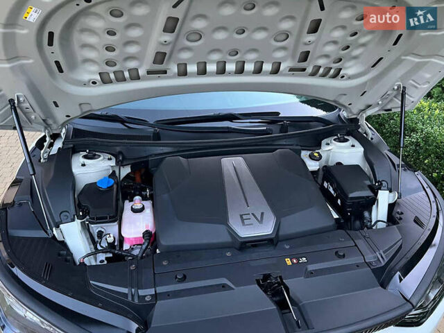 Белый Киа EV6, объемом двигателя 0 л и пробегом 55 тыс. км за 26900 $, фото 64 на Automoto.ua