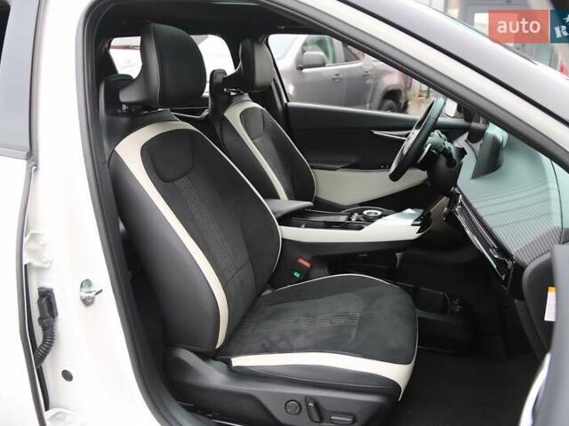 Белый Киа EV6, объемом двигателя 0 л и пробегом 29 тыс. км за 31900 $, фото 11 на Automoto.ua