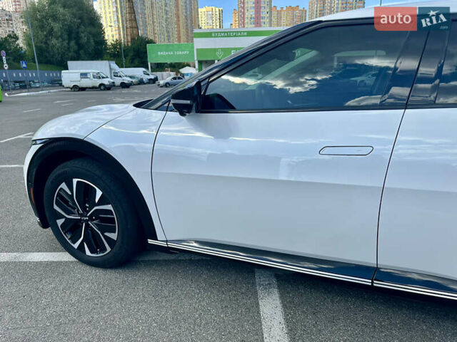 Белый Киа EV6, объемом двигателя 0 л и пробегом 59 тыс. км за 28000 $, фото 10 на Automoto.ua