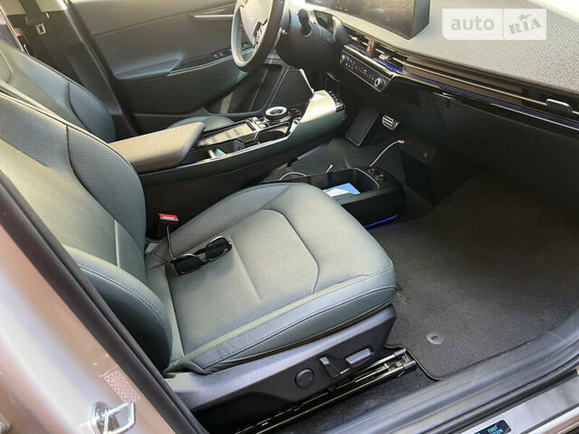 Белый Киа EV6, объемом двигателя 0 л и пробегом 56 тыс. км за 27000 $, фото 37 на Automoto.ua