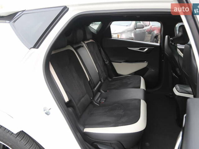 Белый Киа EV6, объемом двигателя 0 л и пробегом 29 тыс. км за 31900 $, фото 10 на Automoto.ua
