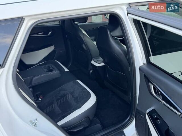 Белый Киа EV6, объемом двигателя 0 л и пробегом 160 тыс. км за 23900 $, фото 22 на Automoto.ua