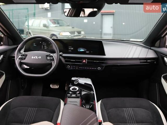 Белый Киа EV6, объемом двигателя 0 л и пробегом 29 тыс. км за 31900 $, фото 13 на Automoto.ua