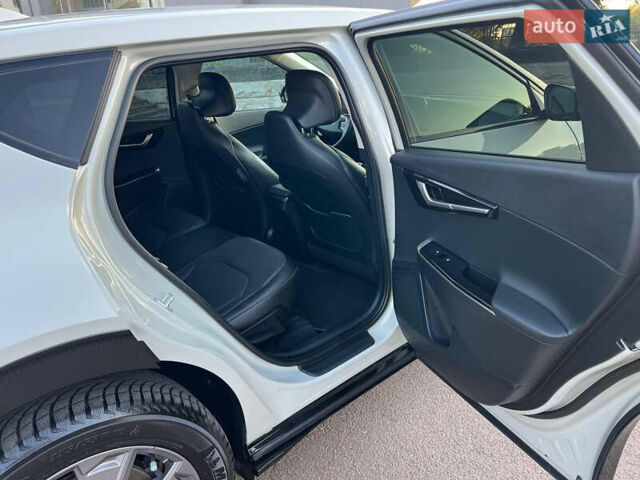 Белый Киа EV6, объемом двигателя 0 л и пробегом 55 тыс. км за 26900 $, фото 41 на Automoto.ua