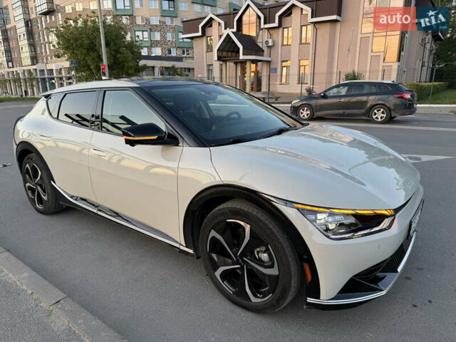Белый Киа EV6, объемом двигателя 0 л и пробегом 56 тыс. км за 27000 $, фото 44 на Automoto.ua
