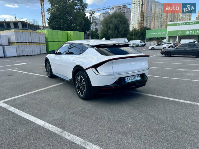 Белый Киа EV6, объемом двигателя 0 л и пробегом 59 тыс. км за 28000 $, фото 4 на Automoto.ua