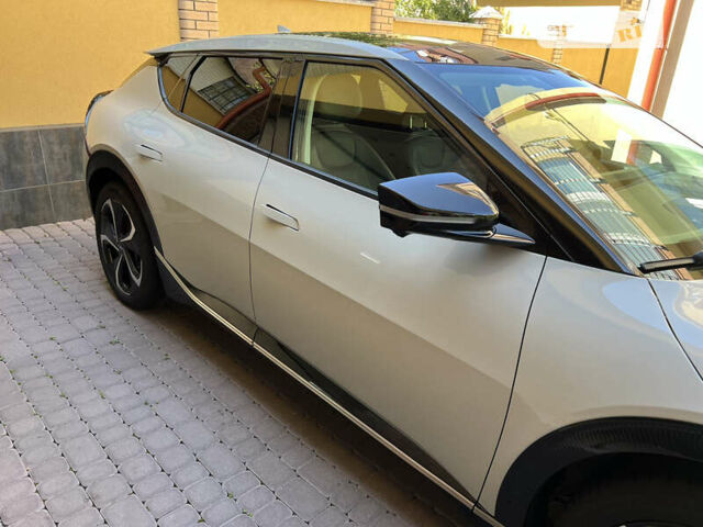 Белый Киа EV6, объемом двигателя 0 л и пробегом 56 тыс. км за 27700 $, фото 35 на Automoto.ua