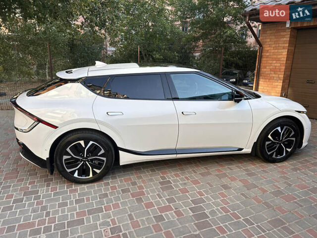 Белый Киа EV6, объемом двигателя 0 л и пробегом 23 тыс. км за 29000 $, фото 6 на Automoto.ua