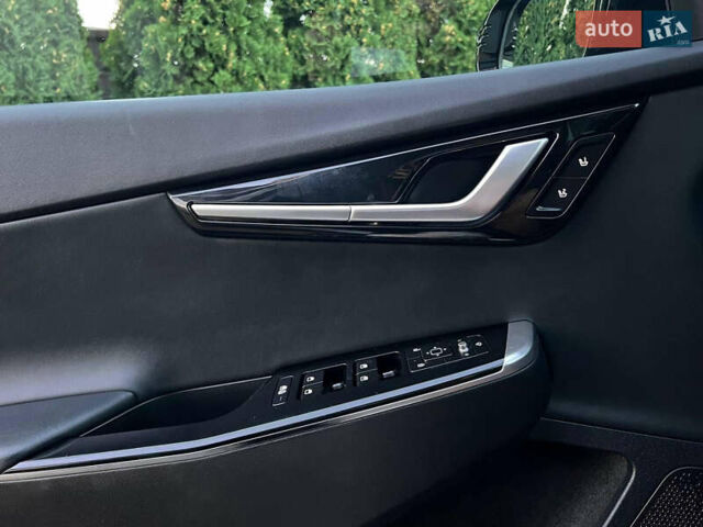 Белый Киа EV6, объемом двигателя 0 л и пробегом 55 тыс. км за 26900 $, фото 60 на Automoto.ua