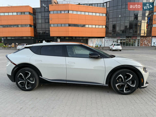 Белый Киа EV6, объемом двигателя 0 л и пробегом 56 тыс. км за 27000 $, фото 49 на Automoto.ua