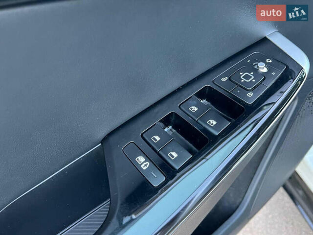 Белый Киа EV6, объемом двигателя 0 л и пробегом 55 тыс. км за 26900 $, фото 29 на Automoto.ua