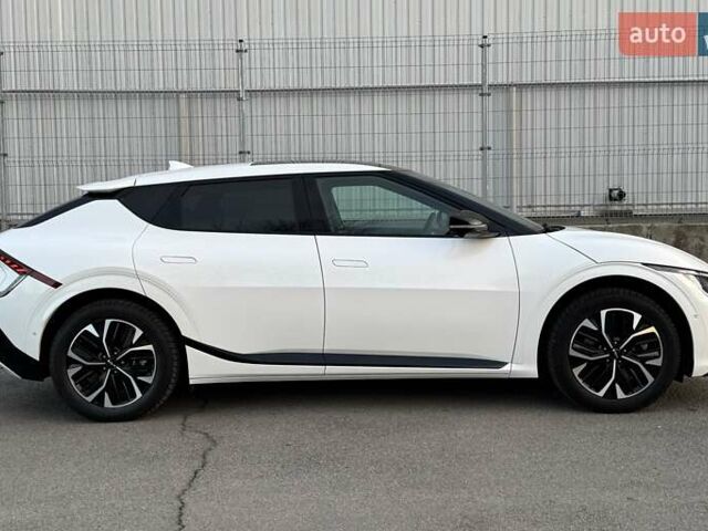 Белый Киа EV6, объемом двигателя 0 л и пробегом 160 тыс. км за 23900 $, фото 5 на Automoto.ua