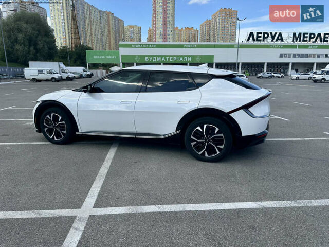 Белый Киа EV6, объемом двигателя 0 л и пробегом 59 тыс. км за 28000 $, фото 5 на Automoto.ua