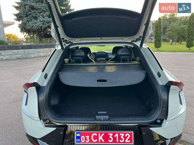 Белый Киа EV6, объемом двигателя 0 л и пробегом 55 тыс. км за 26900 $, фото 40 на Automoto.ua