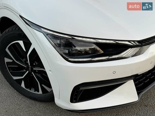 Белый Киа EV6, объемом двигателя 0 л и пробегом 160 тыс. км за 23900 $, фото 3 на Automoto.ua