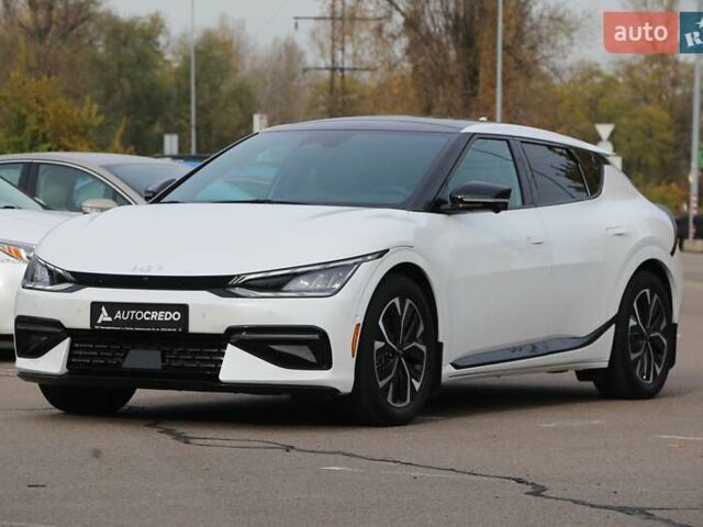 Белый Киа EV6, объемом двигателя 0 л и пробегом 29 тыс. км за 31900 $, фото 2 на Automoto.ua
