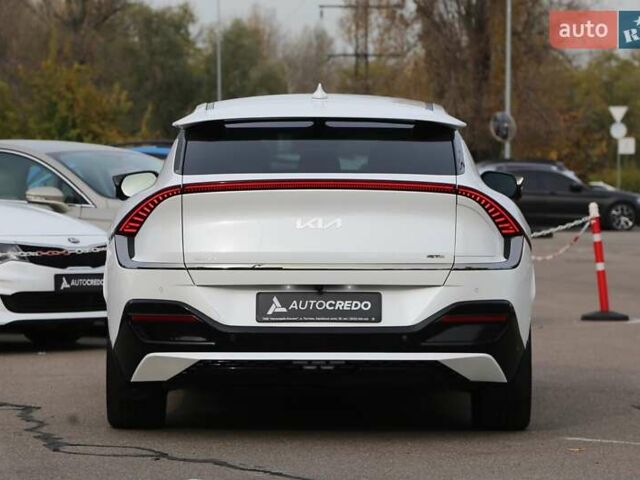 Белый Киа EV6, объемом двигателя 0 л и пробегом 29 тыс. км за 31900 $, фото 5 на Automoto.ua