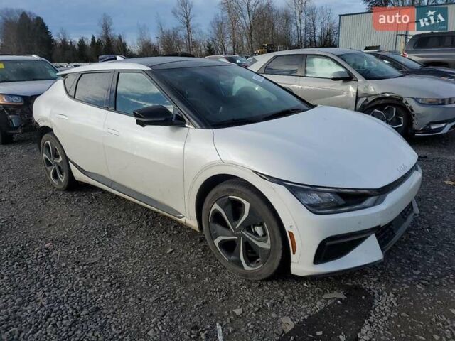 Белый Киа EV6, объемом двигателя 0 л и пробегом 50 тыс. км за 11000 $, фото 3 на Automoto.ua
