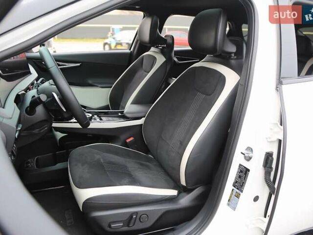 Белый Киа EV6, объемом двигателя 0 л и пробегом 29 тыс. км за 31900 $, фото 8 на Automoto.ua