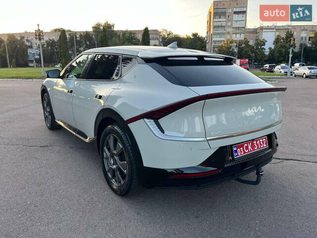 Белый Киа EV6, объемом двигателя 0 л и пробегом 55 тыс. км за 26900 $, фото 10 на Automoto.ua