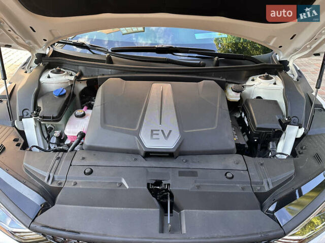 Белый Киа EV6, объемом двигателя 0 л и пробегом 23 тыс. км за 29000 $, фото 9 на Automoto.ua